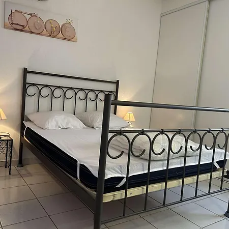 Maison 2 Pieces Mezzanine A Saint Pierre La Mer, Terrasse Et Parking Prive - Fr-1-229d-154